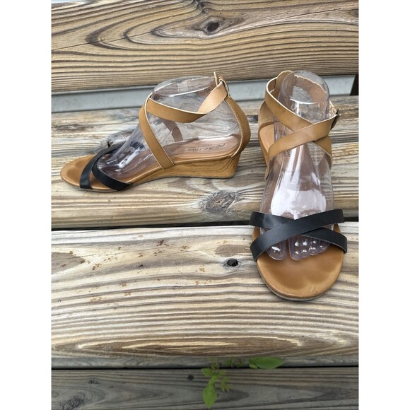 Kenneth Cole Reaction Black/Tan Wedge 1 Inch Sandals Size 7.5 - Picture 4 of 7